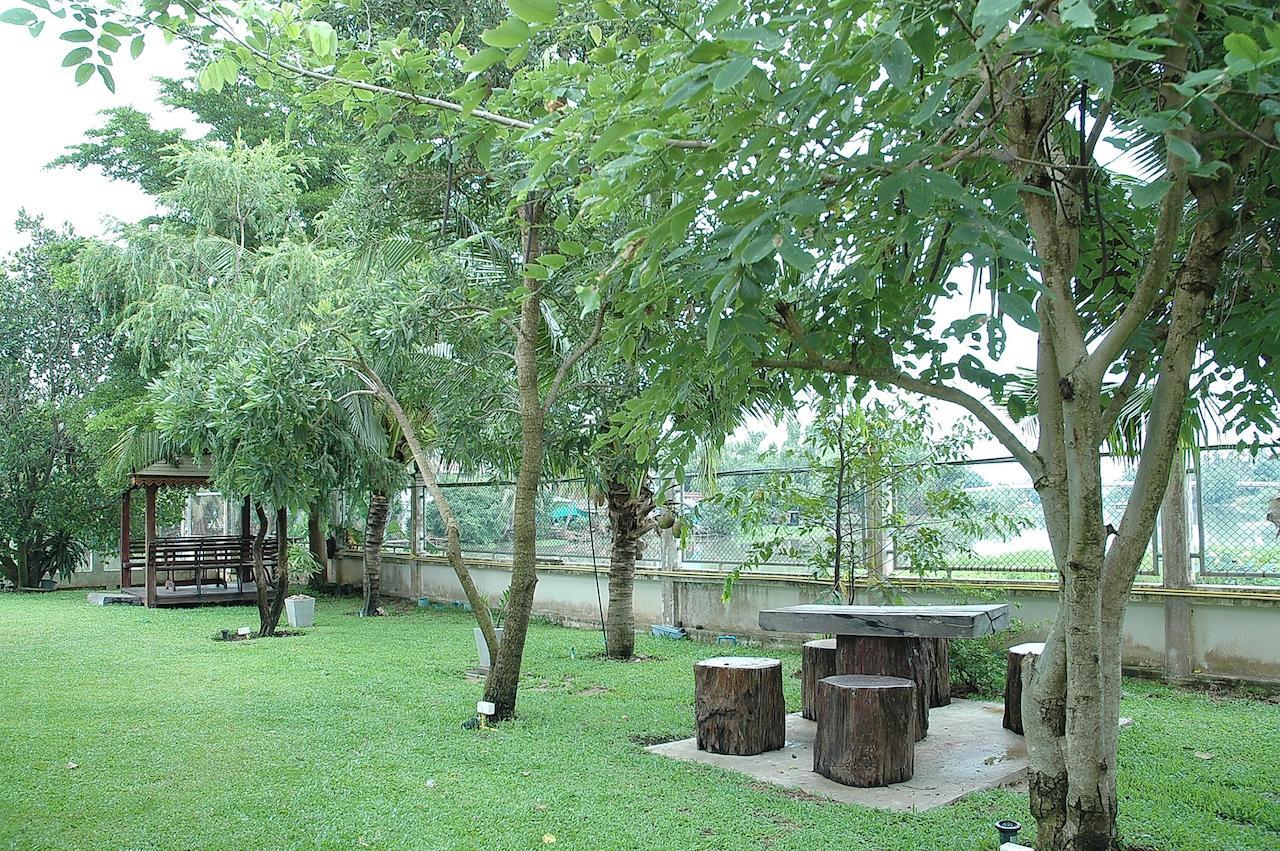Thararin Villa Ban Doem Bang Extérieur photo