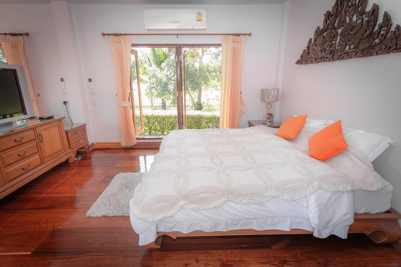 Thararin Villa Ban Doem Bang Chambre photo
